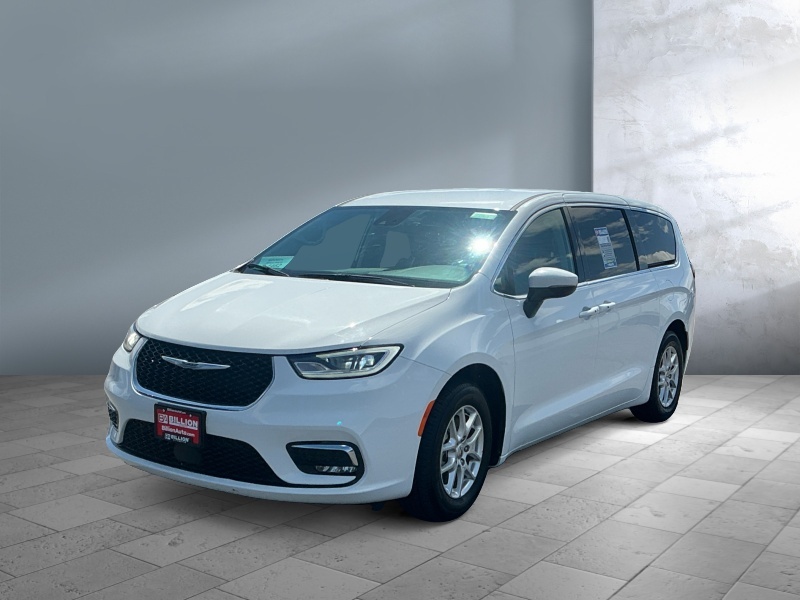 Used 2023 Chrysler Pacifica Touring L Vans