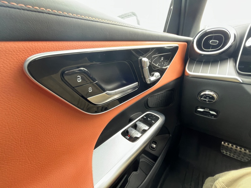 2025 Mercedes-Benz GLC