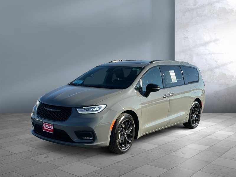 Used 2025 Chrysler Pacifica Limited Vans