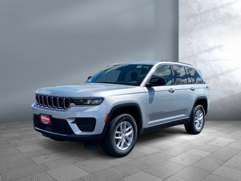 New 2023 Jeep Grand Cherokee Laredo SUV