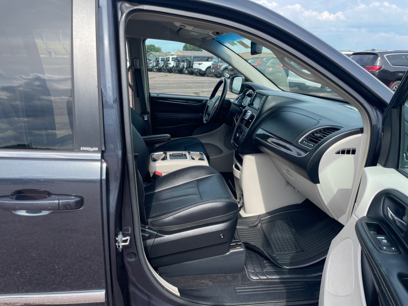 2014 Chrysler Town and Country