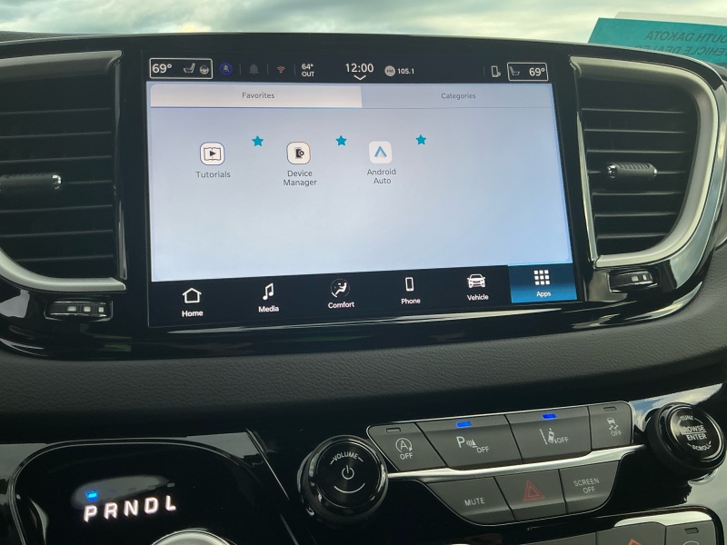 2025 Chrysler Voyager