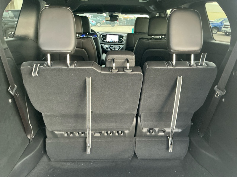 2025 Chrysler Voyager