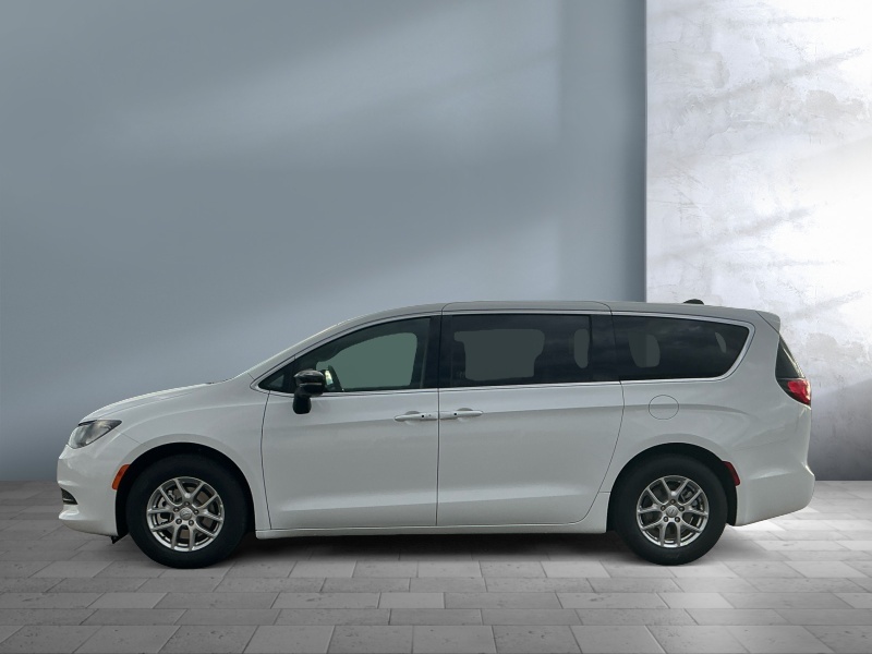 2025 Chrysler Voyager