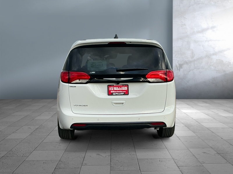 2025 Chrysler Voyager