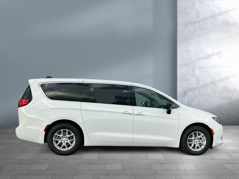 2025 Chrysler Voyager