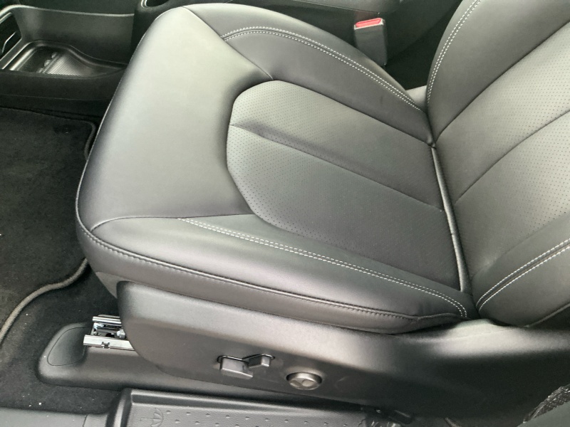 2025 Chrysler Voyager