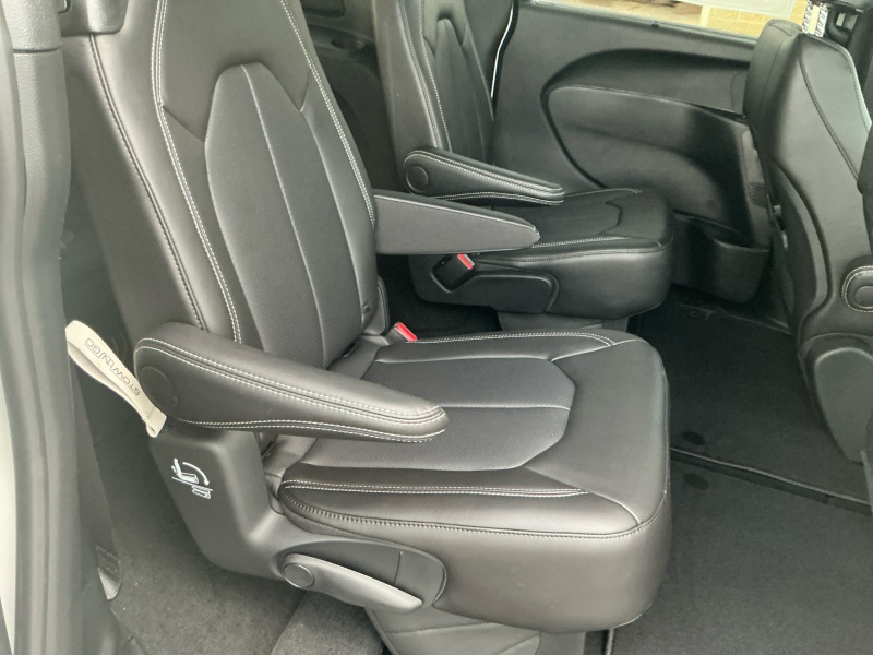 2025 Chrysler Voyager