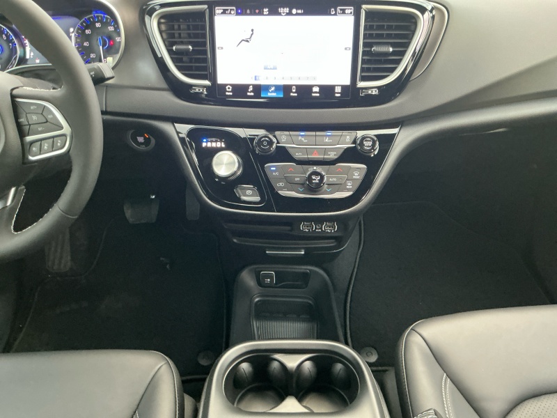 2025 Chrysler Voyager