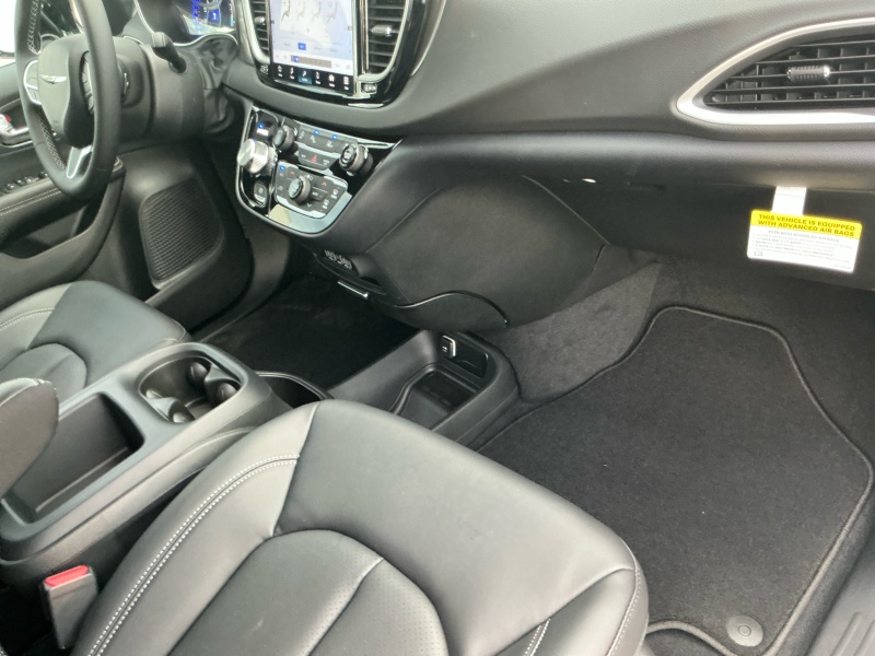 2025 Chrysler Voyager