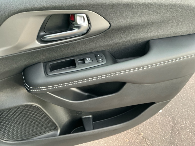 2025 Chrysler Voyager