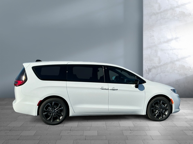 2026 Chrysler Pacifica