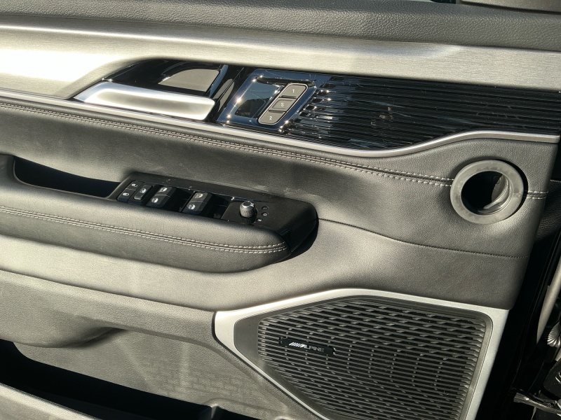 2025 Jeep Wagoneer L