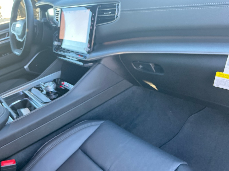 2025 Jeep Wagoneer L