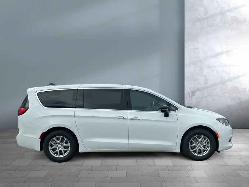 2026 Chrysler Voyager