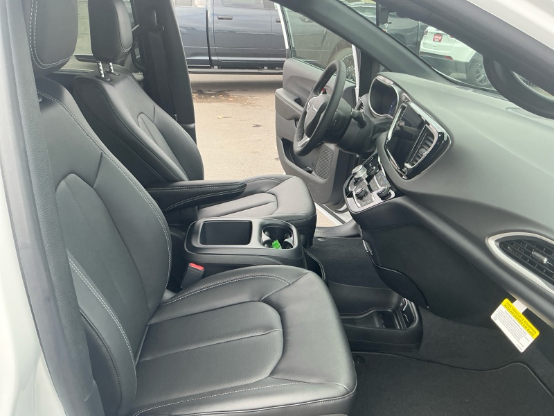 2026 Chrysler Voyager