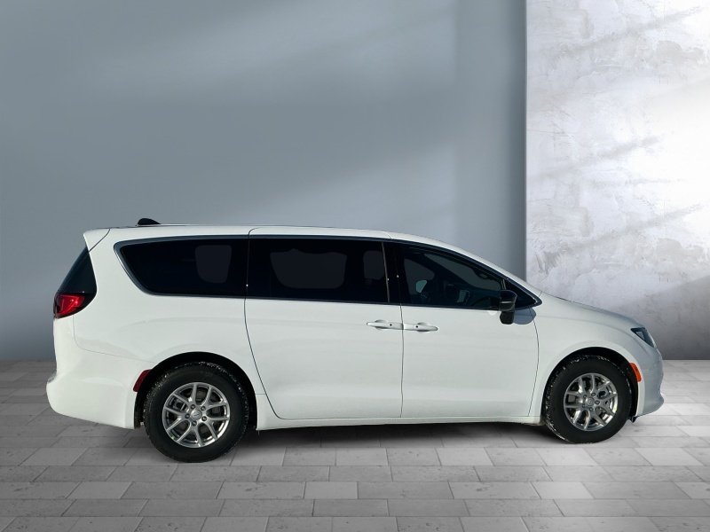 2026 Chrysler Voyager