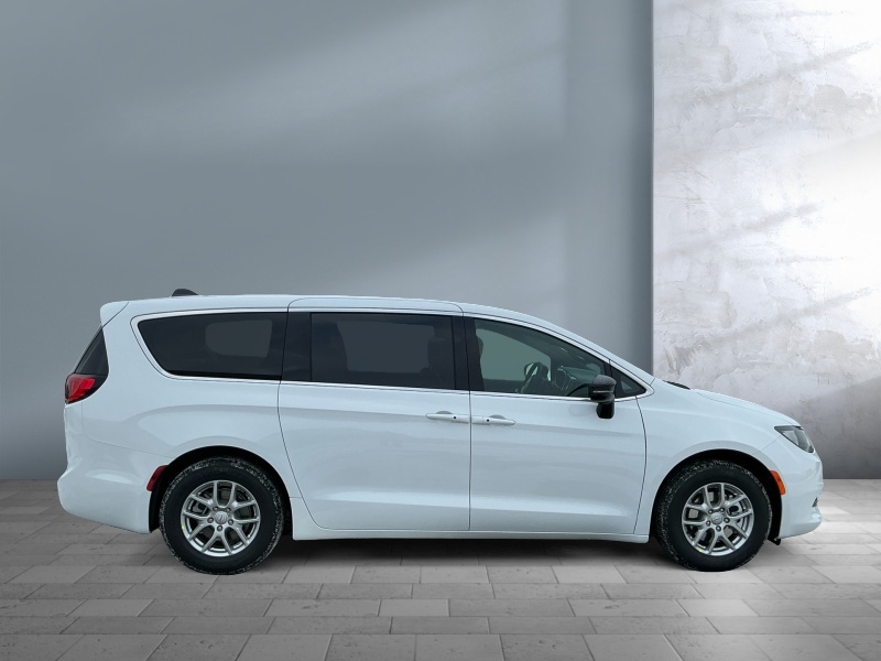 2026 Chrysler Voyager