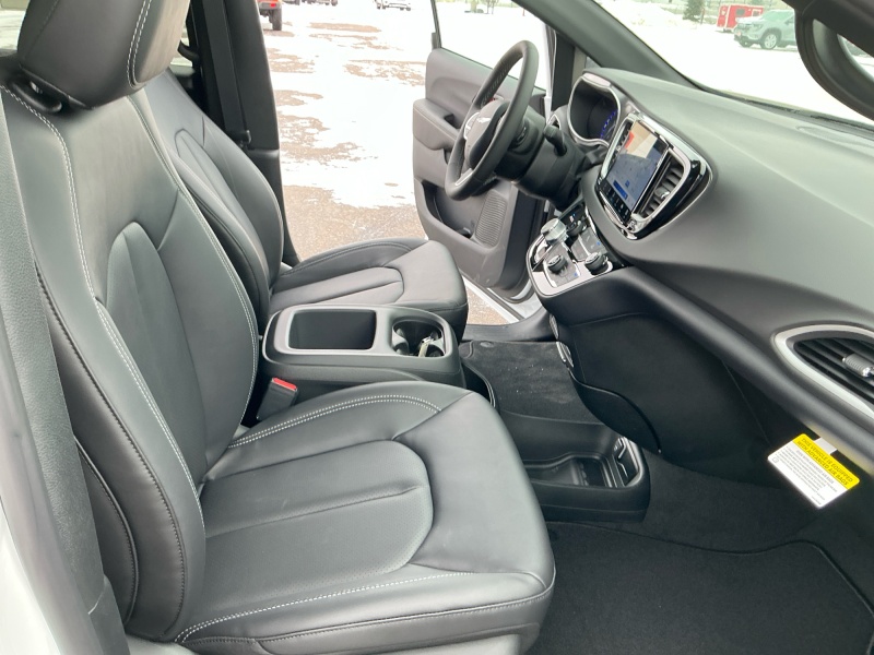 2026 Chrysler Voyager