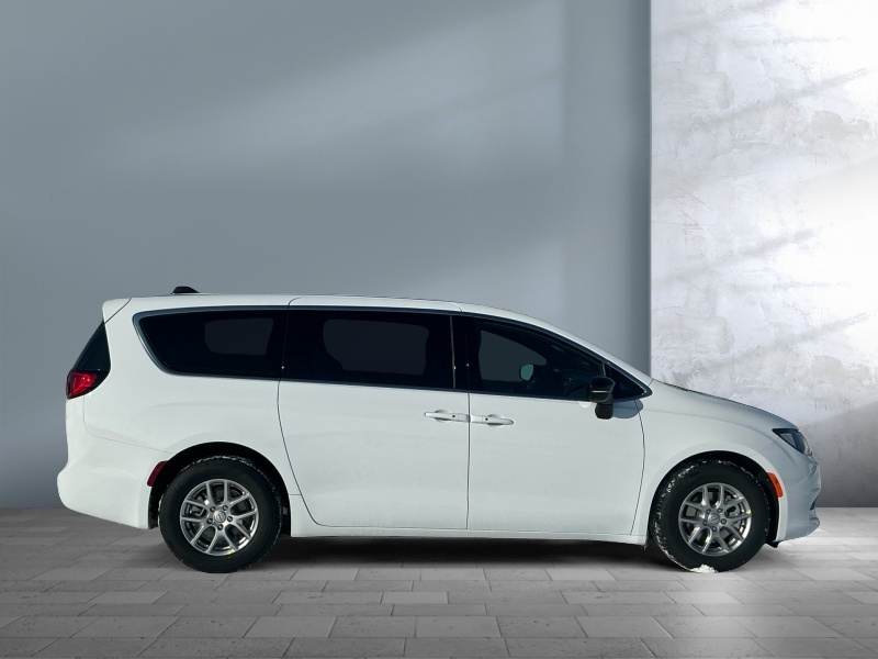 2026 Chrysler Voyager