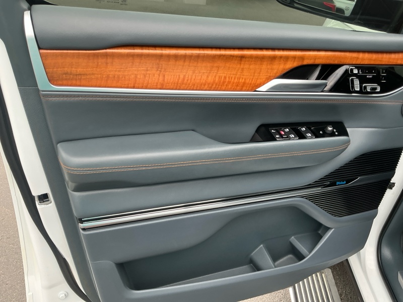2022 Jeep Grand Wagoneer
