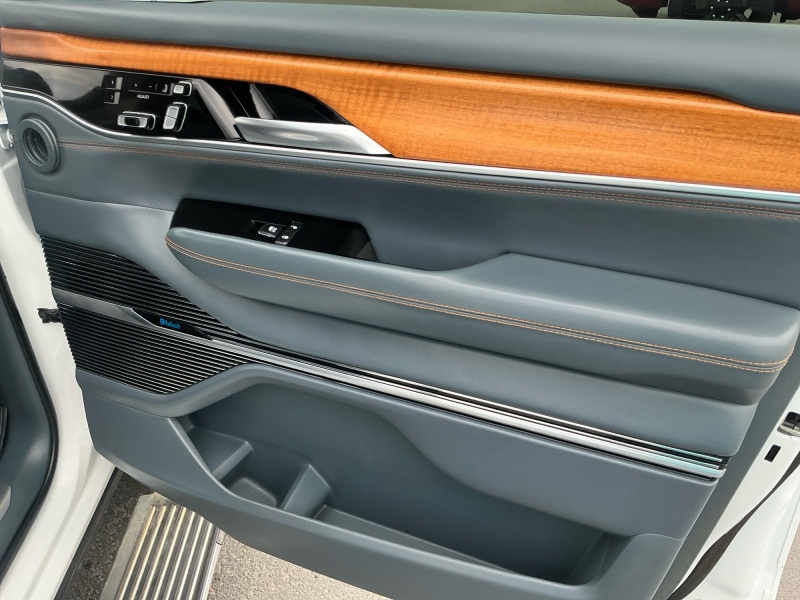 2022 Jeep Grand Wagoneer