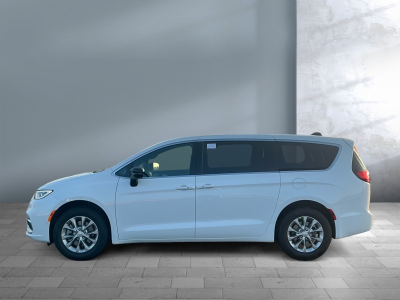 New 2026 Chrysler Pacifica Limited Vans