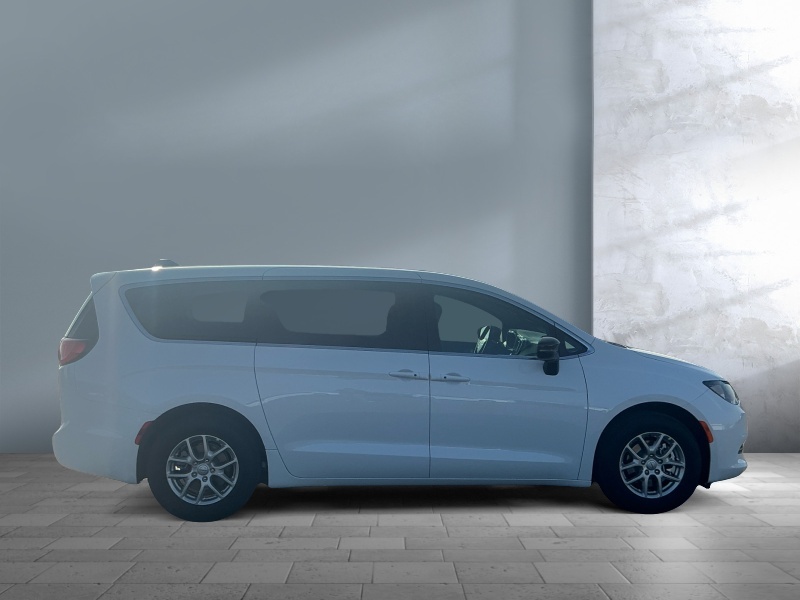2026 Chrysler Voyager