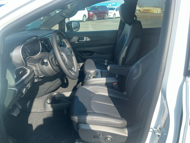 2026 Chrysler Voyager