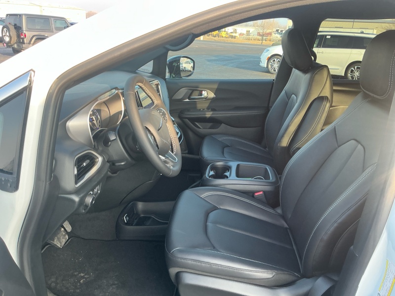 2026 Chrysler Voyager