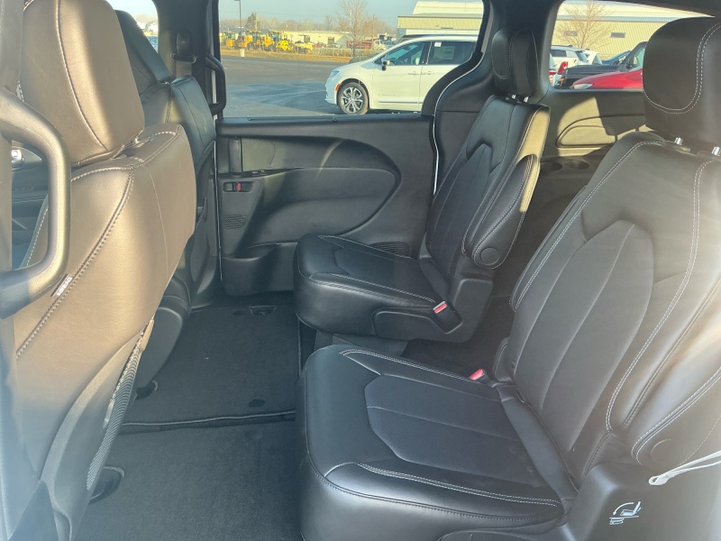 2026 Chrysler Voyager