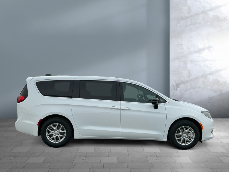 2026 Chrysler Voyager