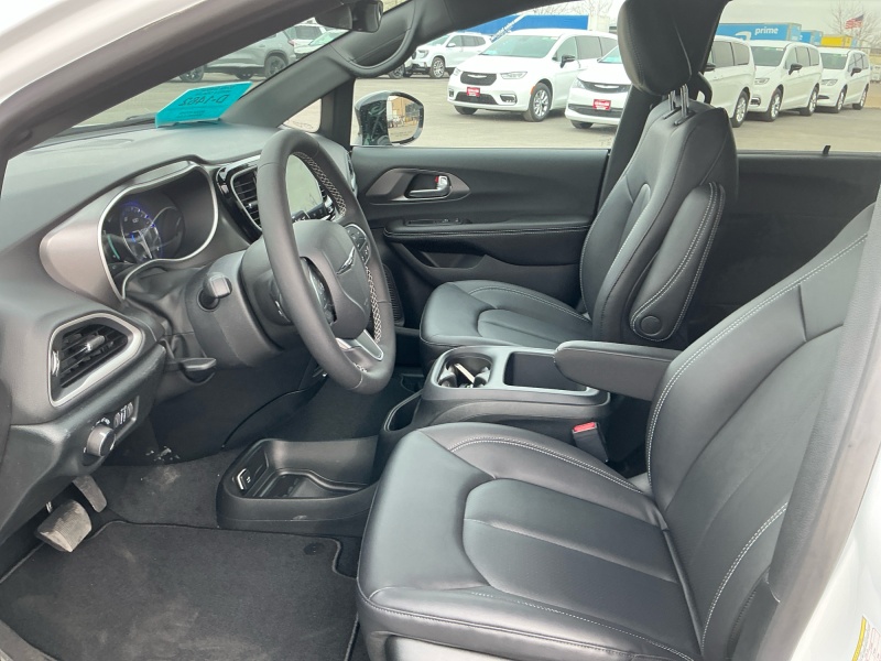 2026 Chrysler Voyager