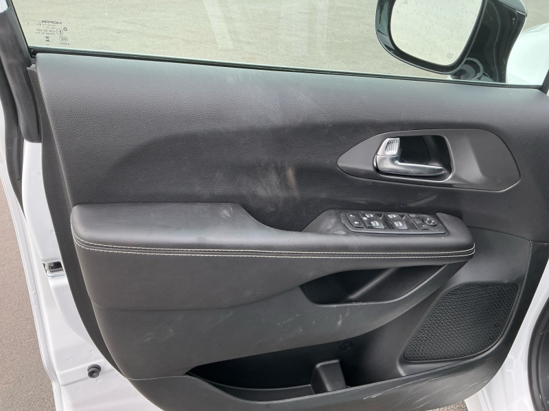 2026 Chrysler Voyager