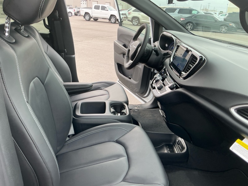 2026 Chrysler Voyager