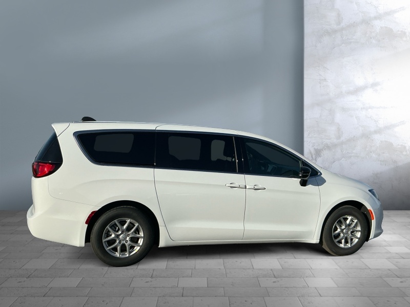 2026 Chrysler Voyager