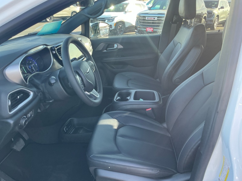 2026 Chrysler Voyager