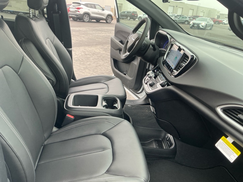 2026 Chrysler Voyager