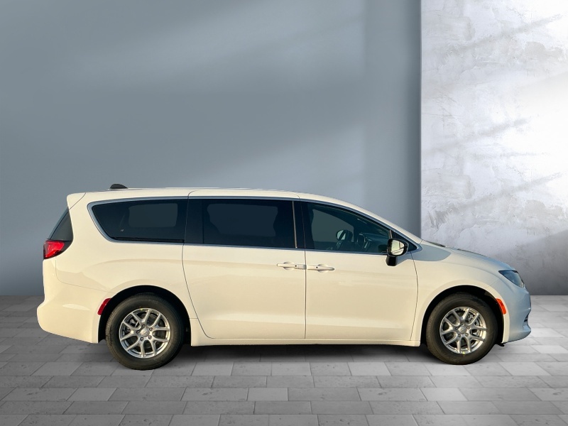 2026 Chrysler Voyager
