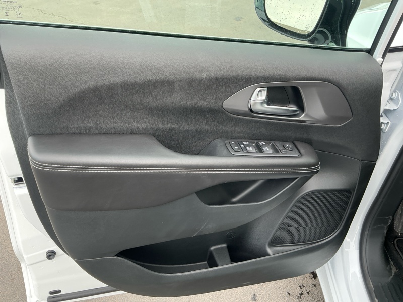 2026 Chrysler Voyager