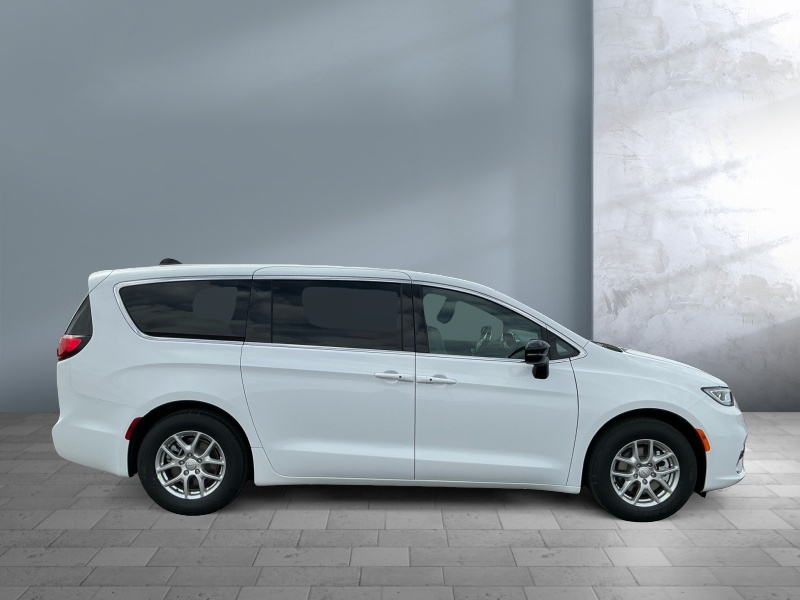 2026 Chrysler Pacifica