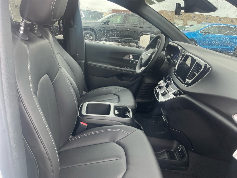 2026 Chrysler Voyager