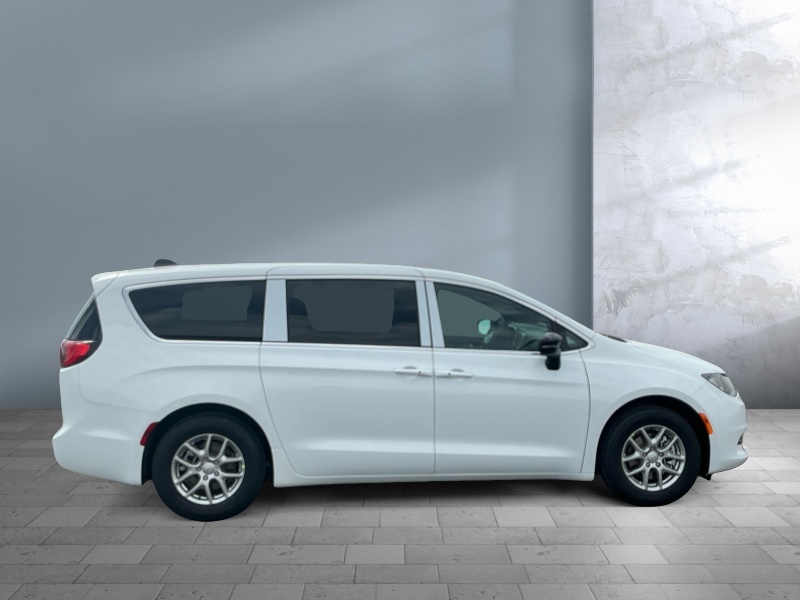 2026 Chrysler Voyager