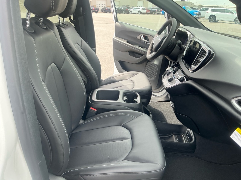 2026 Chrysler Voyager