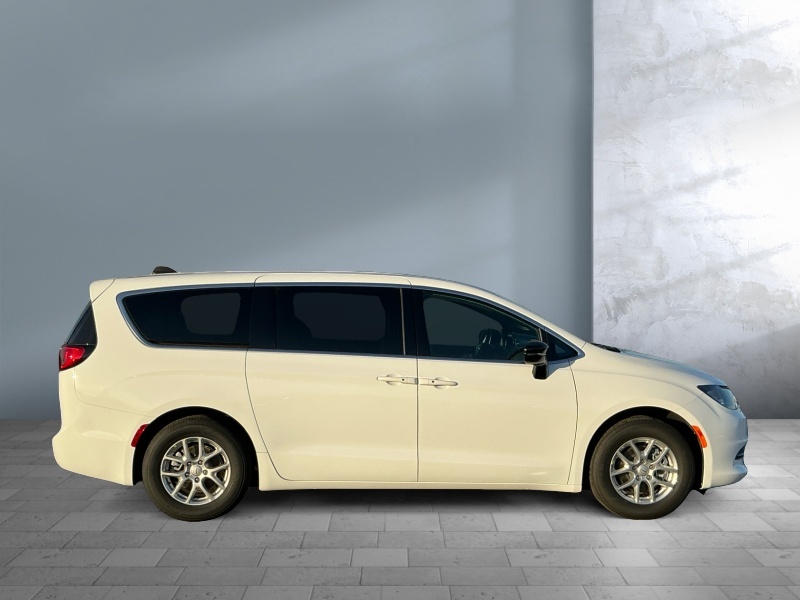 2026 Chrysler Voyager