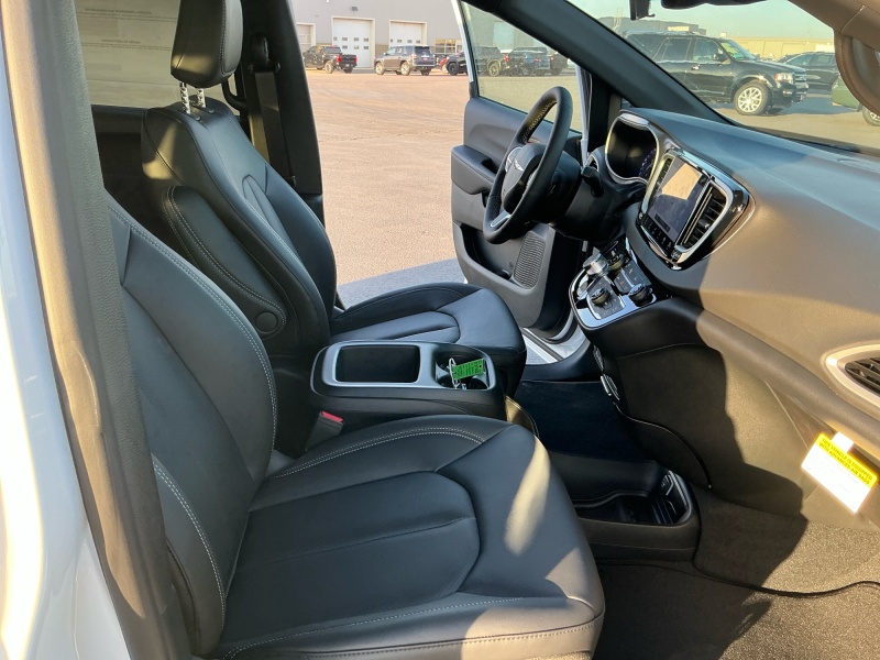 2026 Chrysler Voyager