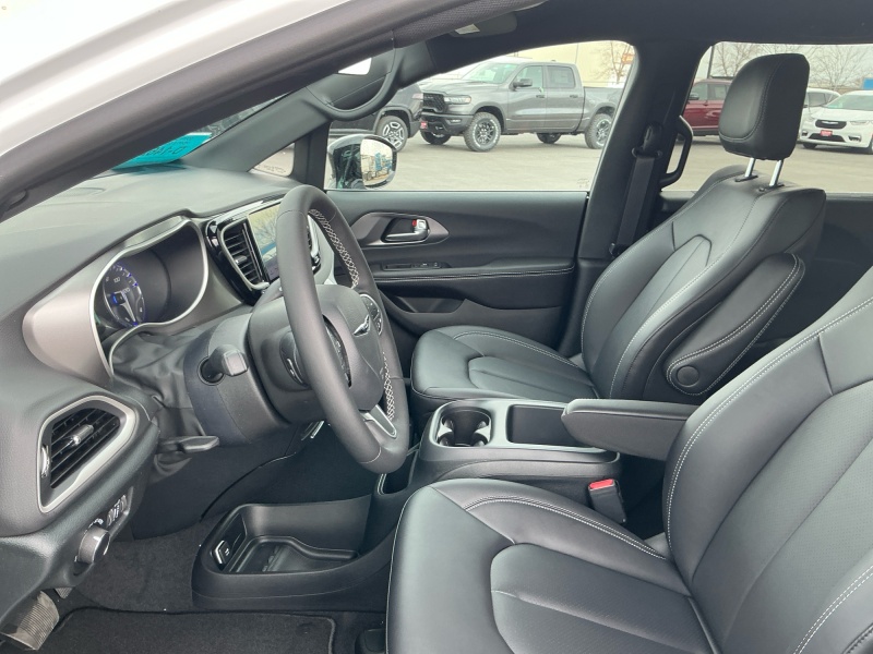 2026 Chrysler Voyager