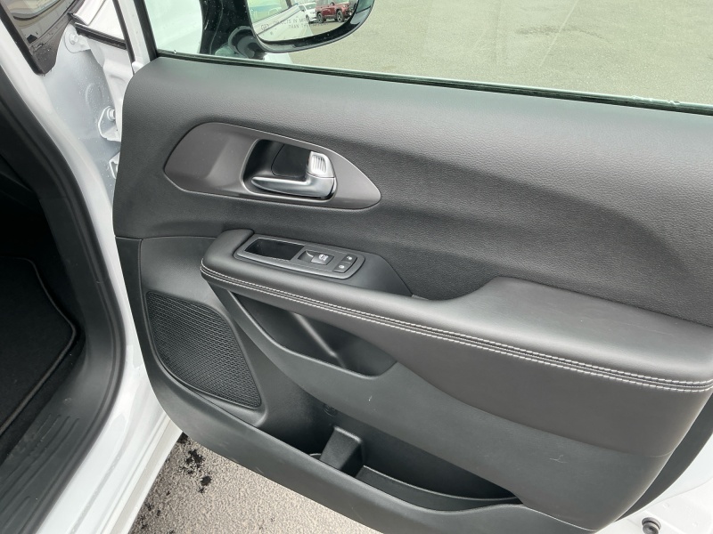 2026 Chrysler Voyager