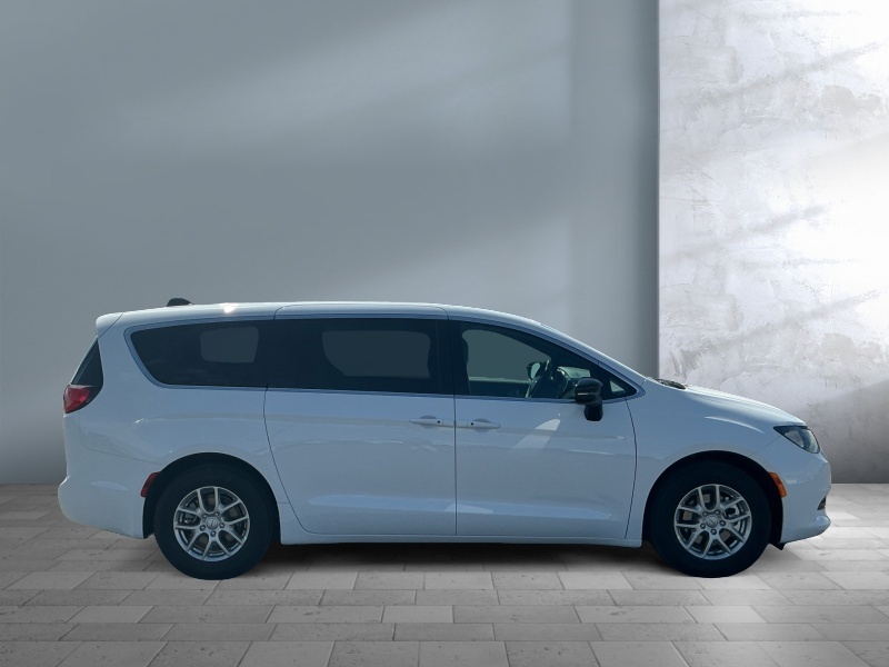 2026 Chrysler Voyager