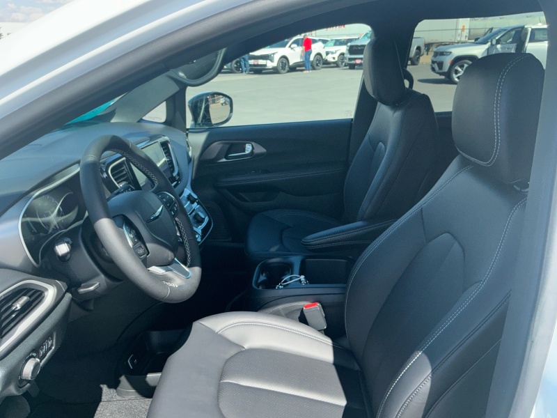 2026 Chrysler Voyager